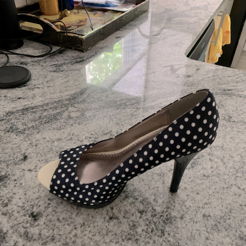 STYLISH & NEW navy polka dot pumps!!!
